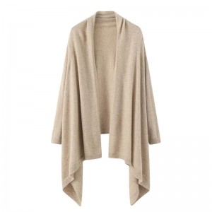 Producătorul oferă doamnelor cu mâneci tricotat Cashmere Poncho